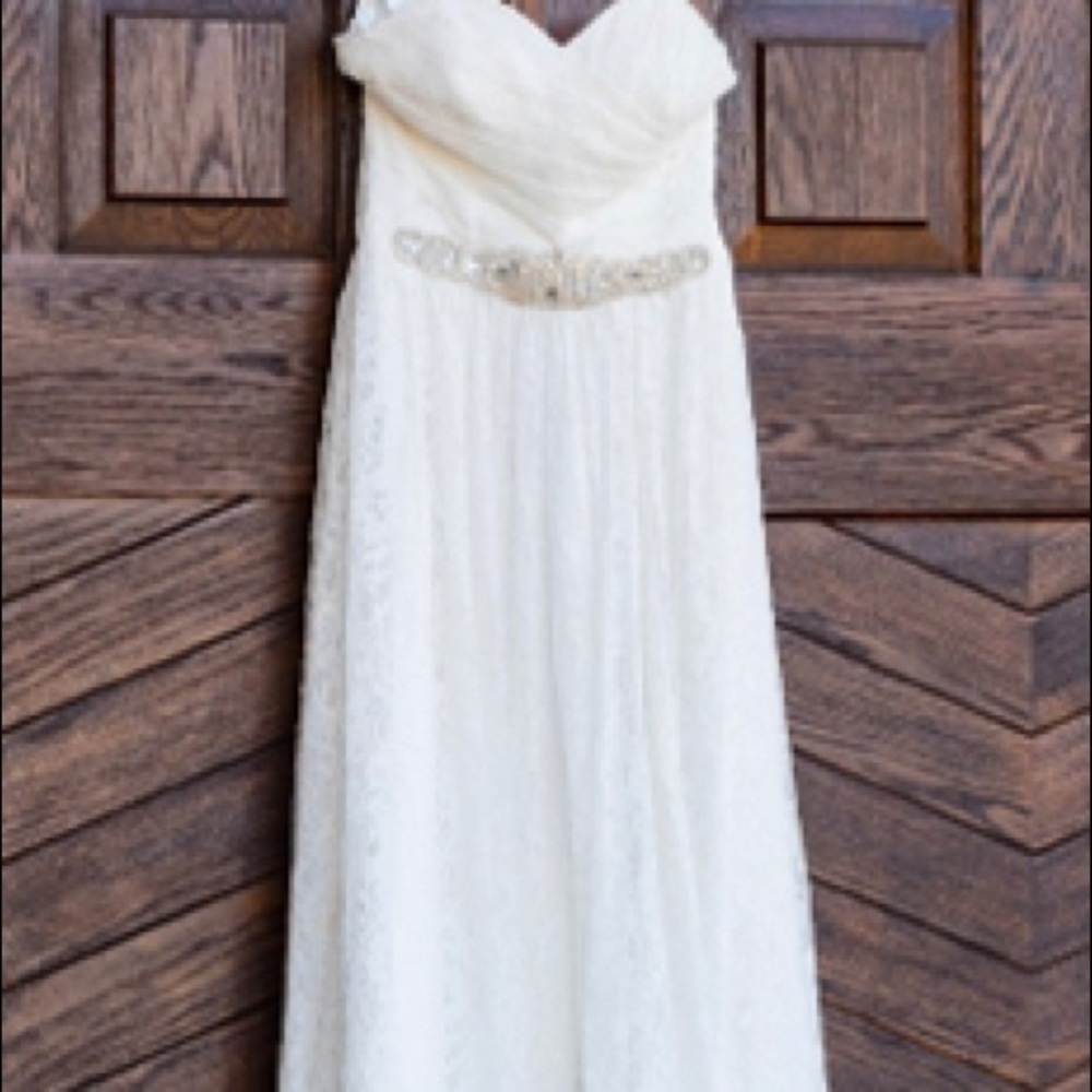 Lace wedding ball gown NWT !